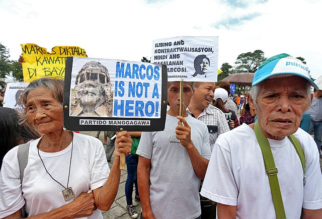 A group of elderly brings their placards as they join the Anti-Marcos rally at Plaza Independencia, remembering their experiences during the Marcos years. (CDN PHOTO/JUNJIE MENDOZA). 