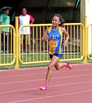Samantha Gem Limos of UC in action in the 400-meter run event. (CDN PHOTO/LITO TECSON). 