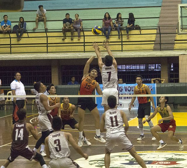 A Southwestern University Cobra tries to block the attempt of a University of San Jose-Recoletos Jaguar in Game 1 of the best-of-three championship series of the Cesafi men’s volleyball tournament yesterday at the USC Main Gym (CDN PHOTO/CHRISTIAN MANINGO). 