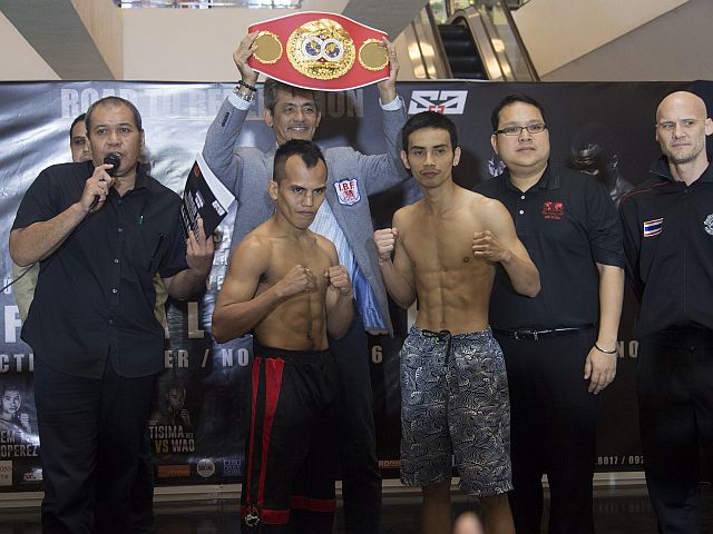 Milan Melindo and Fahlan Sakkreerin Jr. during the official weigh in at Robinsons Fuente.  (CDN PHOTO/CHRISTIAN MANINGO)