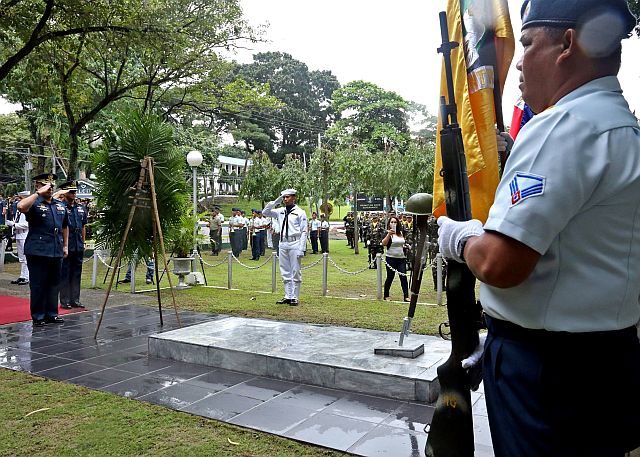 Lieutenant General Salvador Melchor Mison, Deputy Chief of Staff,  Armed Forces of the Philippines (AFP) together with Central Command (CentCom),  General Raul Del Rosario salute as they offer flowers during the 15th Founding Anniversary of CentCom (CDN PHOTO/LITO TECSON). 