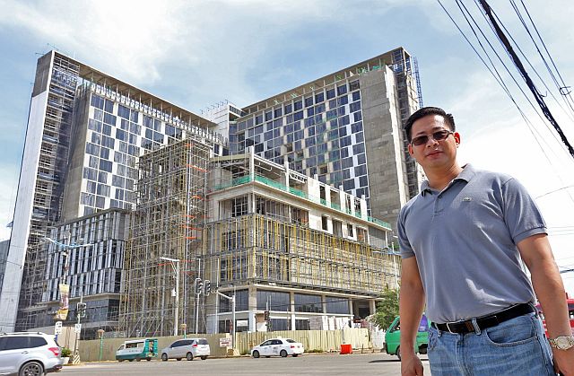Alfred Reyes, vice president for operations and general manager poses in front of the soon-to-rise Bai Hotel Cebu. The hotel will open in mid-2017. (CDN PHOTO/JUNJIE MENDOZA). 