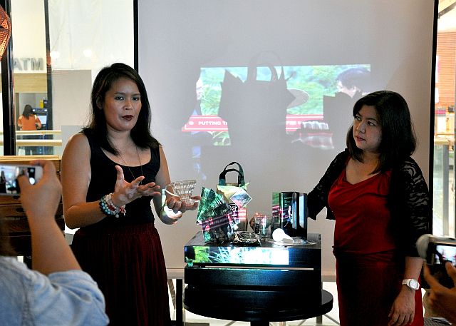  Bo's Coffee Brand Manager and Creative Director Johanna Michelle Lim and Bo's Coffee Vice President for Marketing Coochy Mamaclay led the unveiling of the Coffee Starter Kit at Bo's Coffee SM Seaside City Cebu (CDN PHOTO/XAVIER SOLIS).