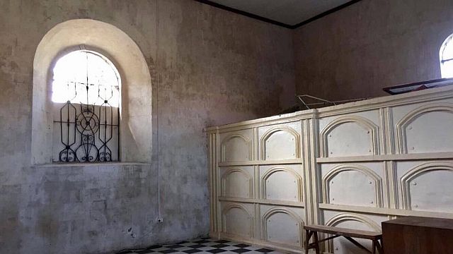 The inner chamber of Carreta Cemetery’s Capilla Mortuario, where remains of the priests who served the Cebu Archdiocese used to rest inside tombs stacked after one another. These tombs are now empty and painted white.