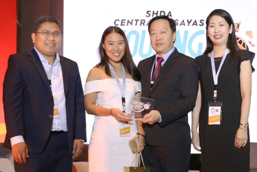 JVC founder and CEO Richard Lim (center right) with his daughter Dominique, now the company's managing director, at the recent Housing Summit. They are flanked by the SHDA vice president Dennis Quiokeles (left) and president Julie Castaños (right).