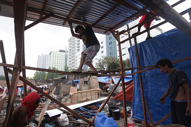  Apas fire victims continue to rebuild their homes amid reports of their impending relocation.  (CDN PHOTO/TONEE DESPOJO). 