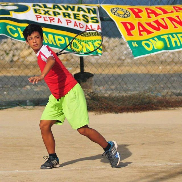 Norman Enriquez in action during the Palawan Pawnshop-Palawan Express Pera Padala (PPS-PEPP) Dagitab Festival regional tennis tournament at the Naga City Tennis Club in Naga, southern Cebu. (CONTRIBUTED PHOTO)