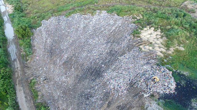 DAY THREE. The temporary dumpsite of Cebu City at the South Road Properties, which is supposed to last just 24 hours, is getting larger as it entered its third day yesterday, Dec. 20, 2016. (CDN DRONE PHOTO/TONEE DESPOJO)