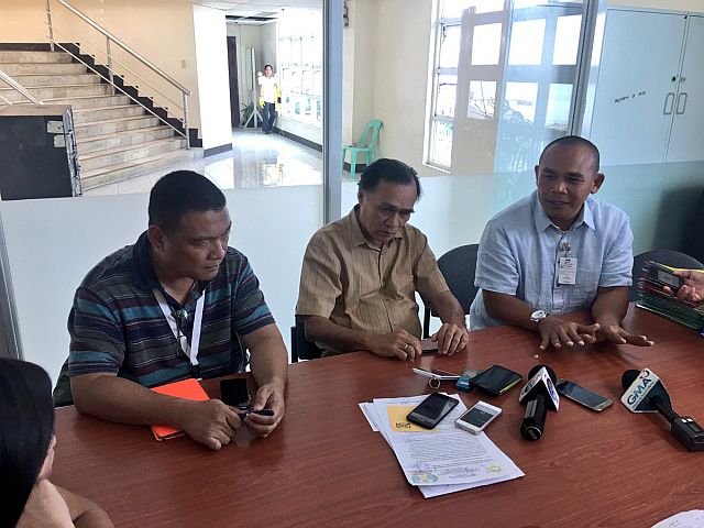 Cebu City Hall officials met with Capitol officials to decide on the relocation of fire victims in Barangay Apas, Cebu City. (CDN PHOTO/JOSE SANTINO S. BUNACHITA)