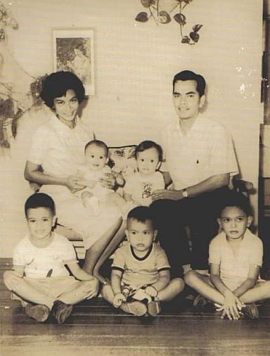 Rene said he is grateful for the support of his parents, Jun and Bel Francisco, when he was undergoing treatment for his drug and alcohol addiction. Francisco said family plays a big role in treating drug addiction as as disease. (Rene seated at the center with siblings Mario, Antonio. With their parents are Malyn and Pipin). (CONTRIBUTED PHOTO)