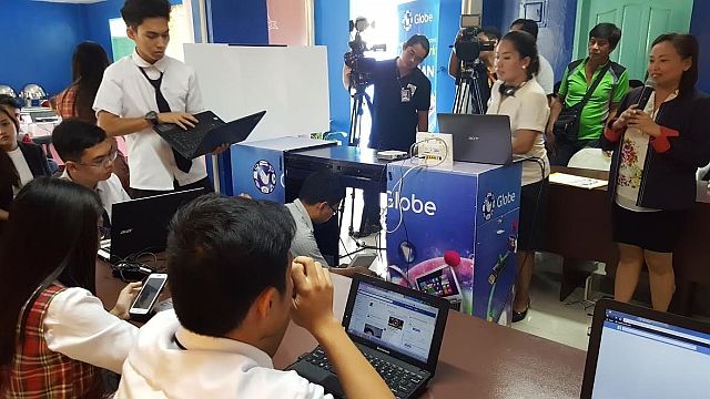 Teachers and students of General Santos City SPED Integrated School demonstrate the different things that can be done with the mobile lab donated by Globe Telecom and its customers.