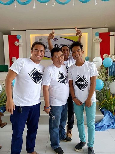 Rene Francisco (center), co-founder of the Surrender to God (SuGod) drug recovery and renewal program, recommends rehabilitating and retraining erring policemen so they can be productive members in the government's drug war campaign. (CDN PHOTO/CRIS EVERT LATO-RUFFOLO). 