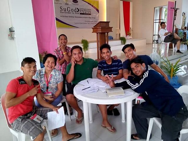 Cynthia Green (second from left) with fellow facilitators and participants of the Surrender to God (SuGod) drug recovery and renewal program. (CDN PHOTO/CRIS EVERT LATO-RUFFOLO). 