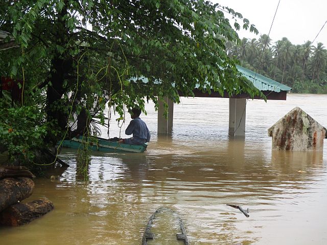 A man uses his a small boat to move around the flooded Taft in Eastern Samar. (INQUIRER PHOTO). 