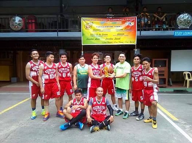 Recoletos Pilipinas receive the championship trophy of the 11th Recoletos De Cebu Basketball League (RCBL). (CDN PHOTO/JAMES SAVELLON)