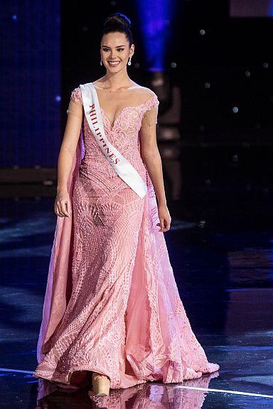 Miss Philippines Catriona Elisa Gray is pictured during the Grand Final of the Miss World 2016 pageant at the MGM National Harbor December 18, 2016 in Oxon Hill, Maryland.   / AFP PHOTO / ZACH GIBSON