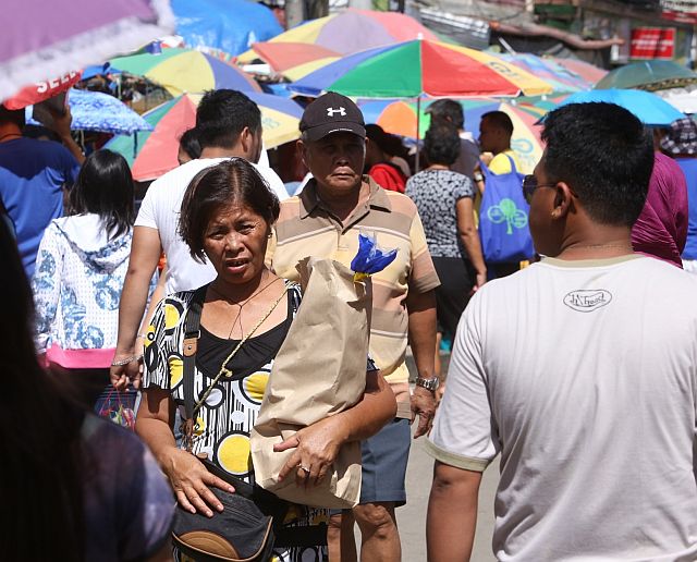 With Mandaue  City’s plastic ban, store owners,  vendors and consumers use paper bags while some consumers use-eco bags in shopping for groceries or vegetables and goods in the  wet market. (CDN PHOTOS/LITO TECSON)