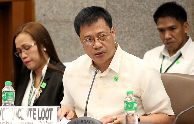 Daanbantayan Mayor, retired General Vicente Loot, issues a statement during the continuance of the Senate inquiry into the death of Albuera Mayor Rolando Espinosa Sr. (INQUIRER PHOTO)