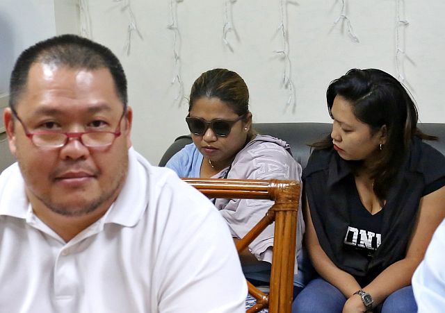 Henry Dy (left), Sunpride Foods Inc. general operations manager, files the complaint against Aldara Piñero (center) and her niece Sistine Piñero at the Cebu City Prosecutor’s Office. (CDN Photo/Junjie Mendoza)