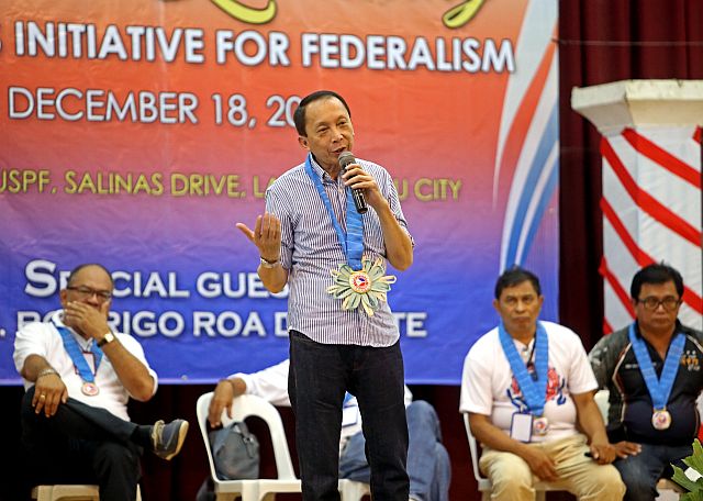  President Rodrigo Duterte’s brother Emmanuel “Don” Duterte spearheads the People’s Initiative for Federalism at the USP-F gym. (CDN PHOTO/LITO TECSON). 