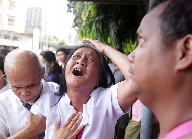 They could not see their house burning:  The  Badinas family was shocked to hear that their house was among the seventy homes razed to the ground by a fire which broke at 2:26 p.m. in Barangay Apas, Cebu City on Monday. The blaze hit a settlement area for the blind. (CDN PHOTO/TONEE DESPOJO)