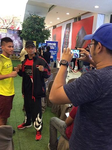 CALM BEFORE THE STORM. Jhack Tepora (left) and Indonesian boxer Galih Susanto pose for a photo-op shortly after yesterday’s weigh-in. (CDN PHOTO CALVIN D. CORDOVA)