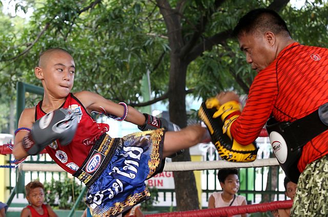 Ken Caniga practices with his uncle/trainer master Ekin Caniga in this CDN file photo. (CDN PHOTO/JUNJIE MENDOZA)