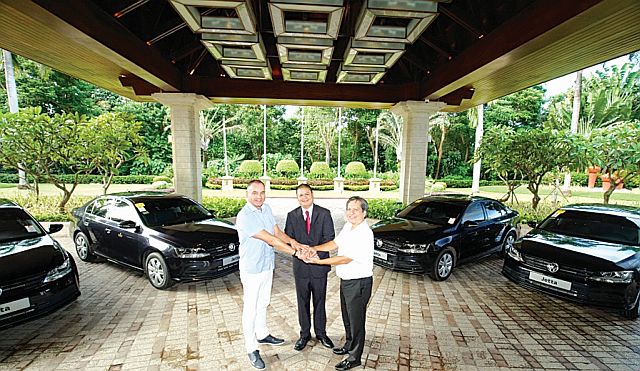 The ceremonial turnover of Volkswagen Jetta cars was represented by (from left) Shangri-La’s Mactan Resort and Spa General Manager Renè D. Egle, Volkswagen Cebu Branch Manager Ren Dumaraos and Nissan Car Lease Philippines, Inc. President Louie Banson. (CONTRIBUTED). 
