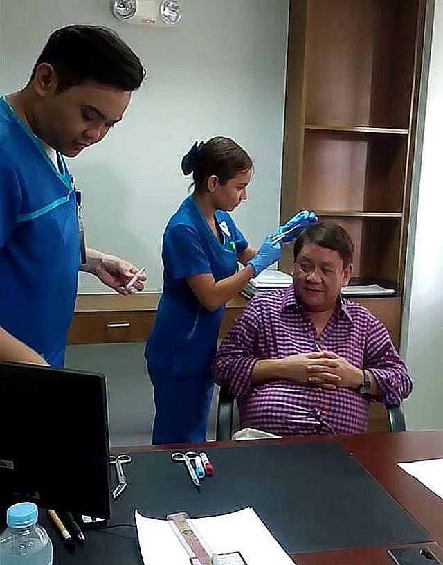 Hair follicle samples were taken from Cebu City Mayor Tomas Osmeña as specimen for the drug test he took at St. Vincent General Hospital on Saturday afternoon. (CDN PHOTO/NESTLE L. SEMILLA)
