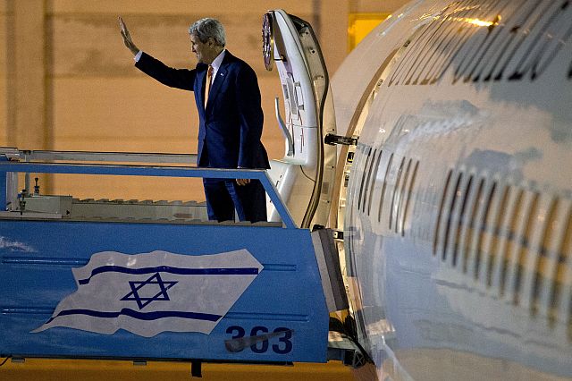 IN THIS Nov. 24, 2015 file photo, US Secretary of State John Kerry waves as he boards the plane on departure from Israel after meetings in Jerusalem and the West Bank city of Ramallah. A senior leader of a Jewish settlement council is calling Kerry "a stain on American foreign policy" and "ignorant of the issues." Oded Revivi, chief foreign envoy of the Yesha Council, made the remarks ahead of Kerry's final policy speech on Mideast peace on Dec. 28, 2016. (AP PHOTO). 