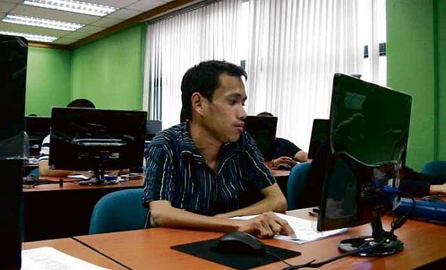 The BPO sector will need more skilled workers especially in the field of software engineering and computer programming to cater to the industry’s higher value services. (INQUIRER FILE)
