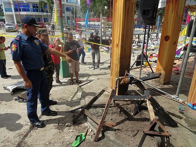 Chief Supt. Elmer Cruz Beltejar, director of the Eastern Visayas Regional Police, inspects the blast site in Hilongos, Leyte, in this Jan. 2, 2017 photo (Inquirer.net)