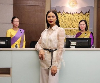 Ms. Thailand Chalita Suansane took to social media to share photos of her in a modern Barong Tagalog top decorated with a simple black belt, and white bell bottom pants. (/SCREENGRAB FROM MISS THAILAND’S INSTAGRAM ACCOUNT)