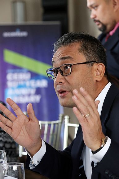Lito Tayag, vice chairman of IBPAP and Accenture’s country managing director, announces the firm’s plans to hire at least 1,000 employees this year. (CDN PHOTO/JUNJIE MENDOZA)
