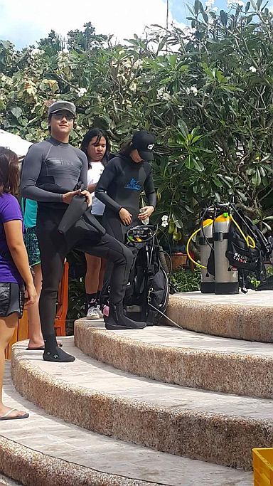 Daniel Padilla  and Kathryn Bernardo shoot scenes in a resort in Moalboal for  their upcoming film. (Contributed photo) 
