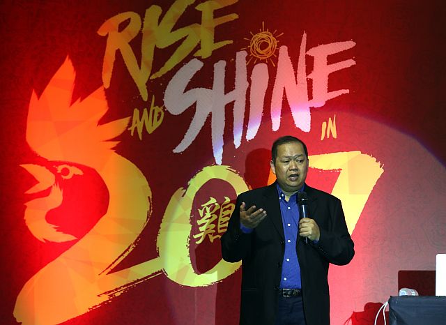 Feng Shui expert Edgar Hao foresees bright prospects for businesses in Cebu in the Year of the Rooster during the Sun Life Chinese New Year celebration at the Ayala Activity Center.