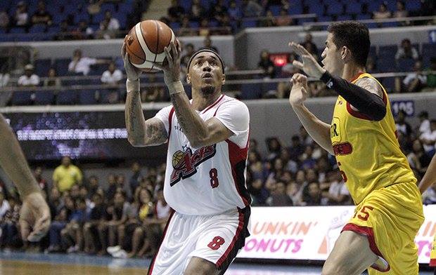 Alaska's Calvin Abueva (8) tries to score against Star's Marc Pingris in their PBA Philippine Cup duel Wednesday night at the Smart-Araneta Coliseum. (PBA IMAGES)