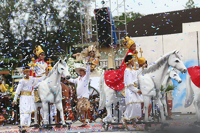 The Municipality of Tuburan performed a dance that told a story about a horse which got ill and was healed by Sto. Niño. (CDN PHOTO/JUNJIE MENDOZA)