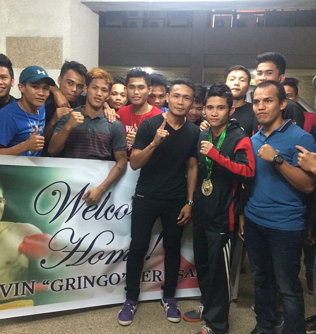 Melvin Jerusalem (2nd from right) is greeted by Donnie Nietes (3rd from right), Milan Melindo (rightmost) and other fellow ALA Boxing Gym fighters upond his arrival at the Mactan Cebu International Airport yesterday. (CONTRIBUTED PHOTO)