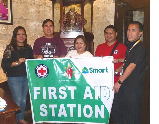 In photo are (from left) Smart Public Affairs VisMin Junior Manager NN Navarro; Rev. Fr. Pacifico Nohara Jr., rector of the Basilica; Smart Public Affairs VisMin head Atty. Maria Jane Paredes; Paul Tamala of Red Cross Cebu Chapter; and Rev. Fr. Alladin Luzon, head of the Sinulog committee on security. (CONTRIBUTED PHOTO)