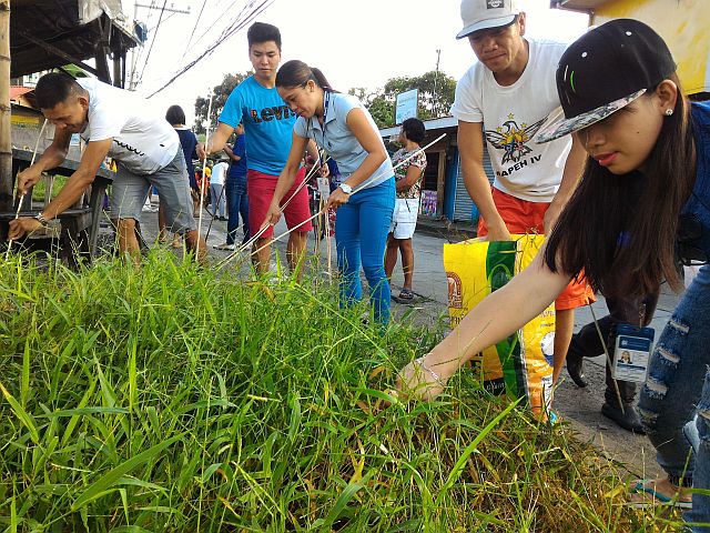 SM joins cleanup drive. (Contributed photo)