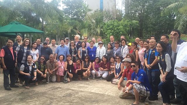Members of the Philippine Medical Society of Greater Kansas City and Philippine Nurses Association of Greater Kansas City who are conducting a free medical mission at the Carcar Provincial Hospital pose with the members of the Rotary Club of Metro Cebu at the poolside of the Casino Español de Cebu. (CONTRIBUTED PHOTO)