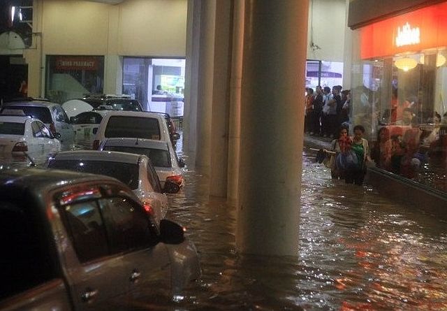 Cars and people alike were in water following the flash flood brought by two weather systems in Cagayan de Oro Monday afternoon. (INQUIRER.NET)
