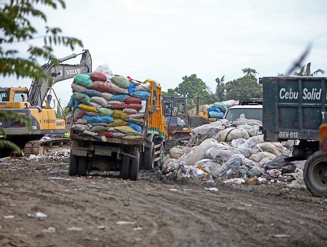  Garbage trucks from the different barangays of Cebu City now dump their garbage at two private lots in Inayawan which now serve as transfer stations. (CDN PHOTO/LITO TECSON)