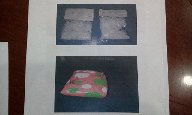 Two packs of suspected shabu (top), which were placed inside a Christmas wrapper (above), were found in a Mandaue City street (CDN PHOTO/Norman V. Mendoza )
