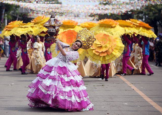 Tribu Sinanduloy Troupe of Tangub City (right and below photos) takes the first place trophy in the Ritual Dance, Sinulog-based category. (CDN PHOTOS/JUNJIE MENDOZA, LITO TECSON). 