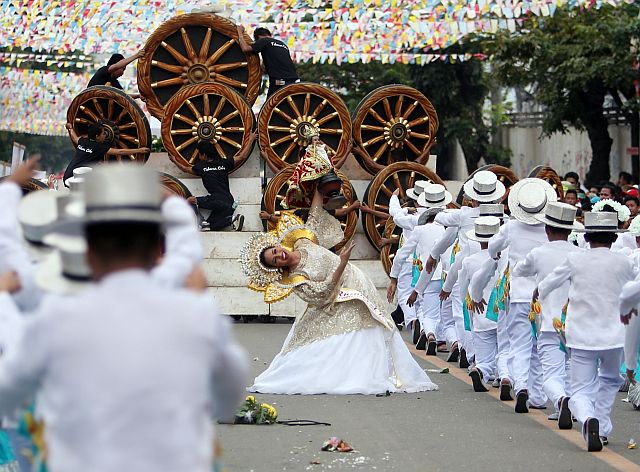 The Municipality of Tuburan contingent, the third place winner in the Street Dancing category, performs their dance routine along Mango Avenue. (CDN PHOTO/JUNJIE MENDOZA, LITO TECSON). 