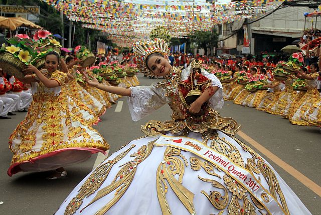 The Asturias contingent’s performance is enough for a 5th place trophy in the Ritual Presentation of the Free Interpretation category during the Sinulog Grand Parade on Jan. 15, 2017. (CDN PHOTO/ROBERT DEJON)