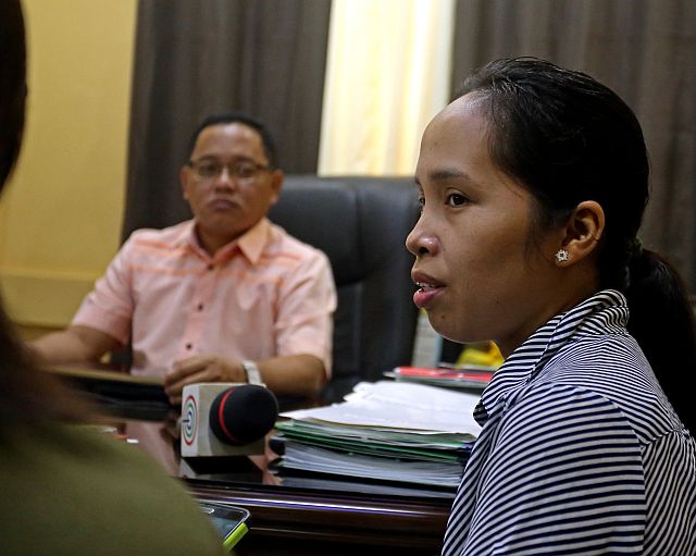  Regine Padernal, operations manager of Josh Internet Cafe, vowed never to allow printing of money in any of their branches after Junrey Cagay used one of their branches to print counterfeit money. She visited Cebu City Councilor Dave Tumulak yesterday to assure him of their cooperation. (CDN PHOTO/LITO TECSON)