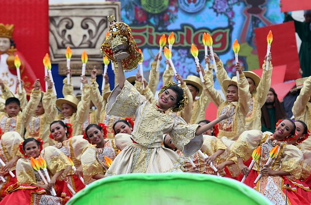 Talisay City Central School contingent (left) performs at the Sinulog sa Kabataan sa Lalawigan at the Cebu City Sports Center where they won the best in ritual showdown in the elementary division. (CDN PHOTO/JUNJIE MENDOZA)